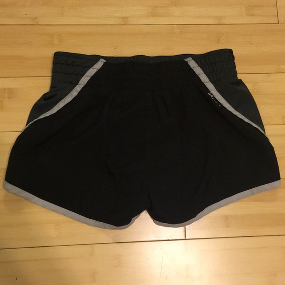 Nike Running Shorts - Picture 2 of 3